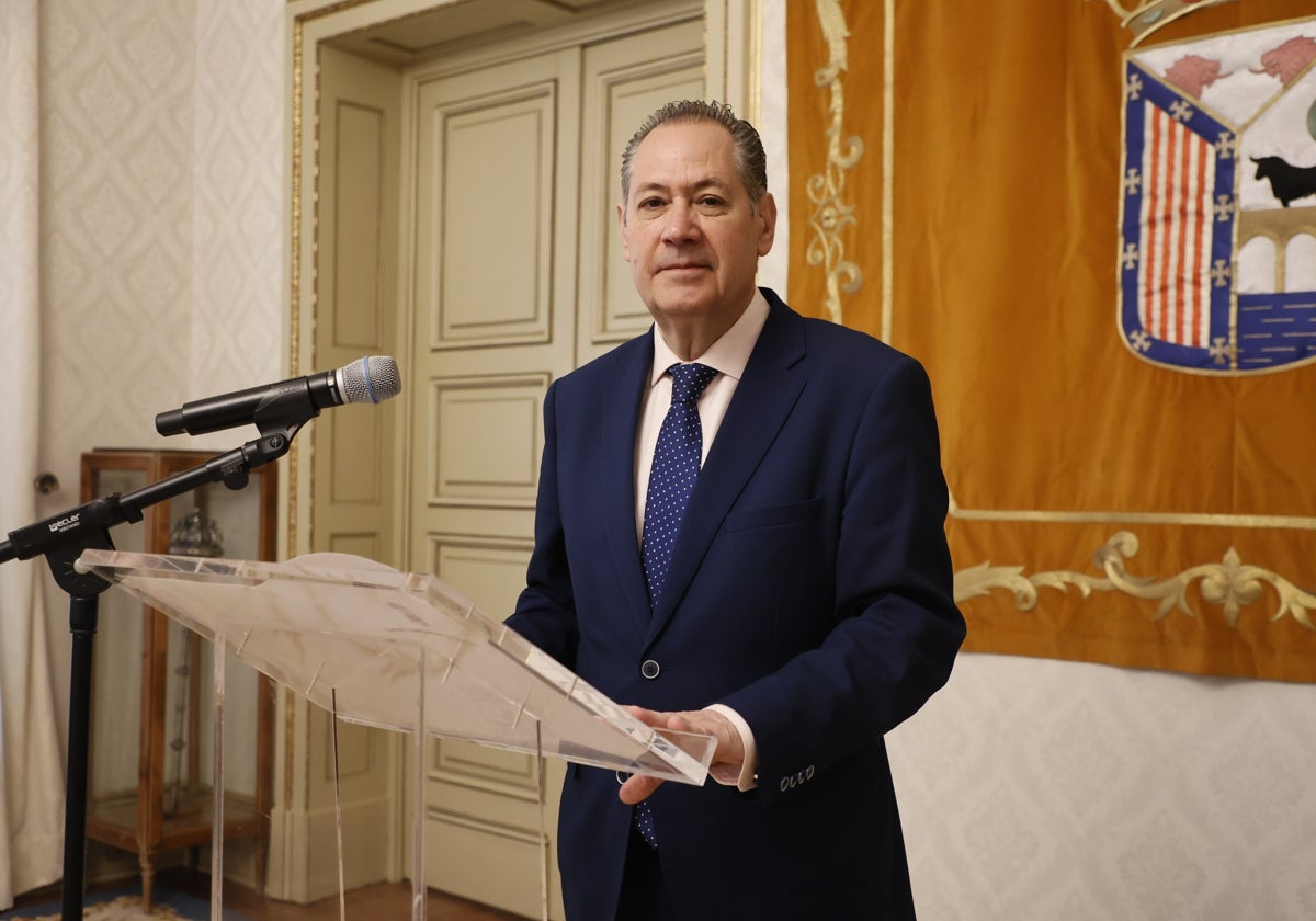 Fernando Carabias, concejal de Policía Administrativa durante su encuentro ante los medios.