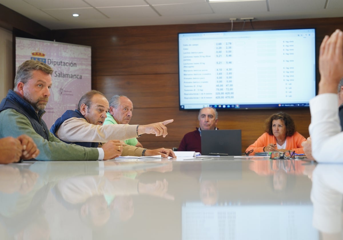 Un momento del debate de la mesa de porcino en la Lonja de Salamanca.