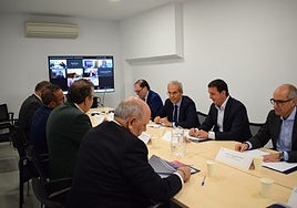 El presidente de la Diputación de Salamanca, Javier Iglesias, durante la reunión en Madrid.
