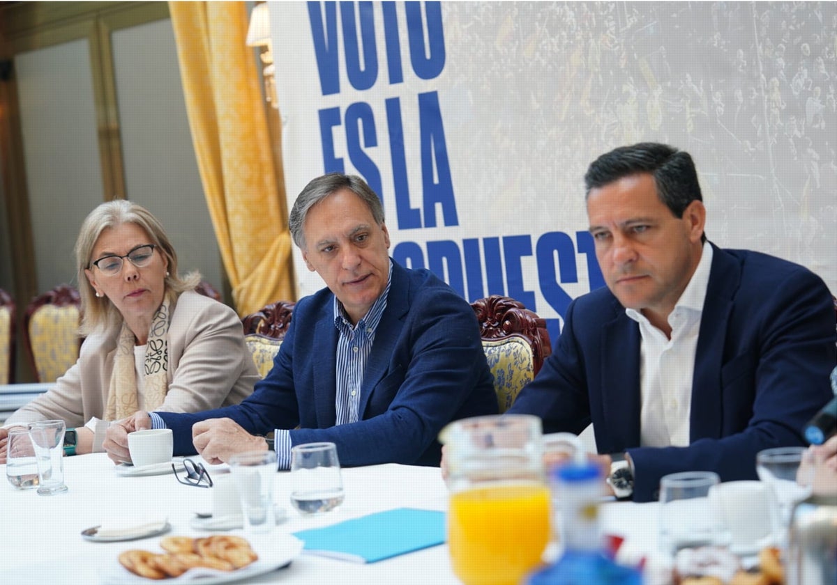 Maribel Sánchez, Carlos García Carbayo y Raúl de la Hoz.