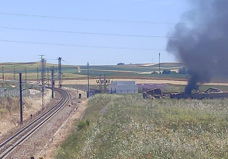 Columna de humo en Calzada de Medina.