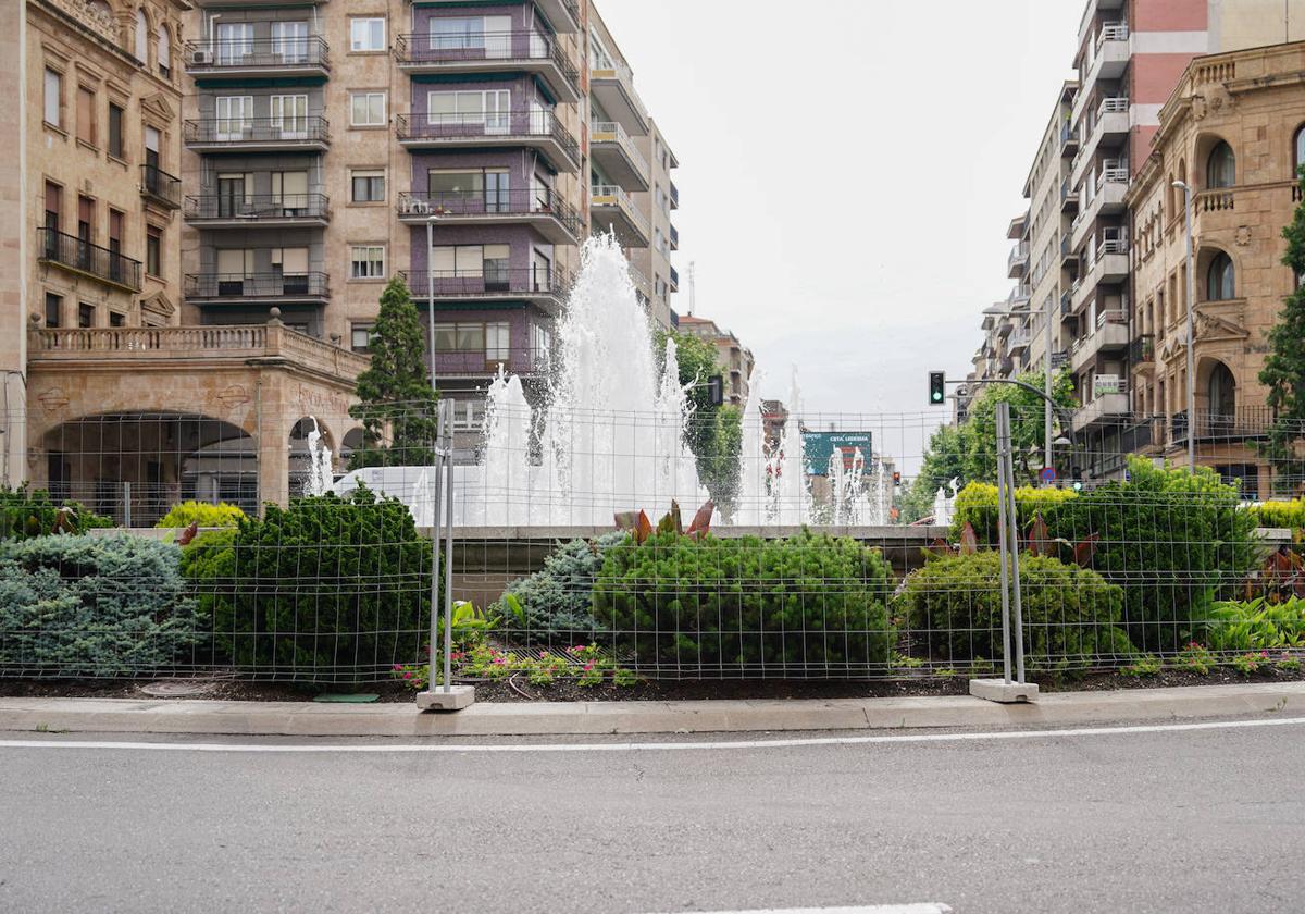 Imagen de la fuente de la Puerta Zamora vallada.