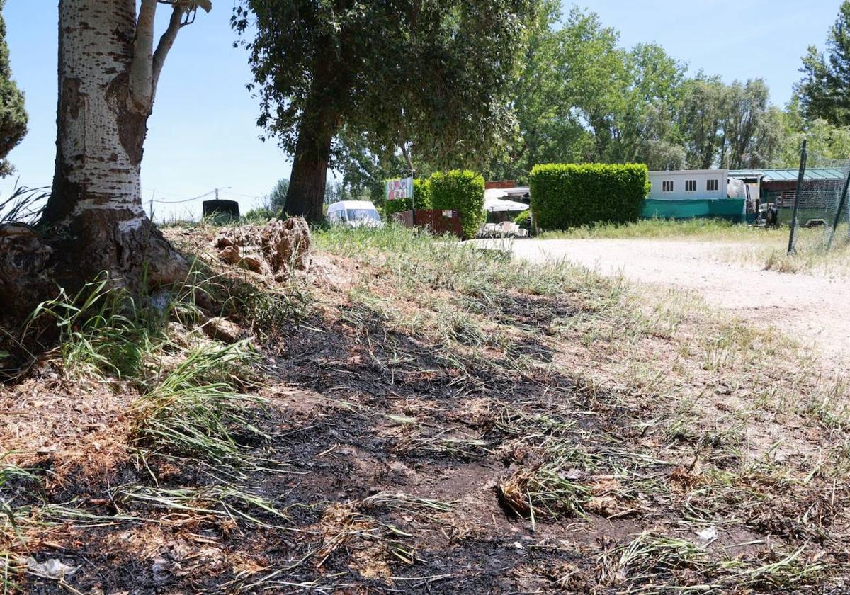 Los Bomberos intervienen en dos fuegos en la carretera de Aldealengua y en La Aldehuela