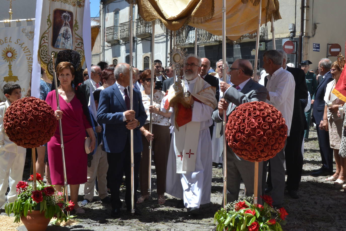 Vitigudino y el fervor del Corpus desfilan por las calles