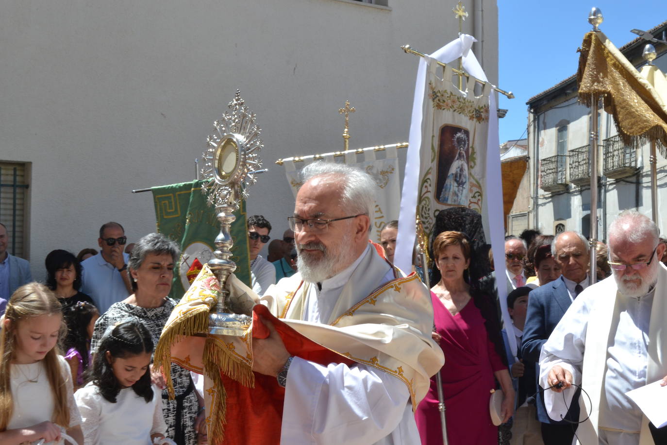 Vitigudino y el fervor del Corpus desfilan por las calles