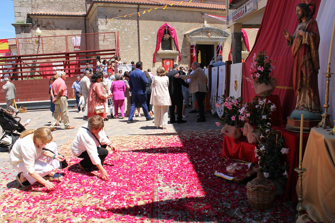 Regocijo y bendiciones múltiples en el Corpus de La Fuente de San Esteban