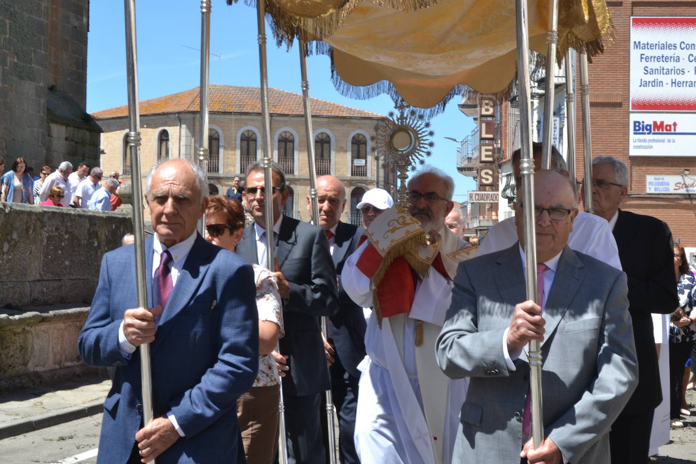 Vitigudino y el fervor del Corpus desfilan por las calles