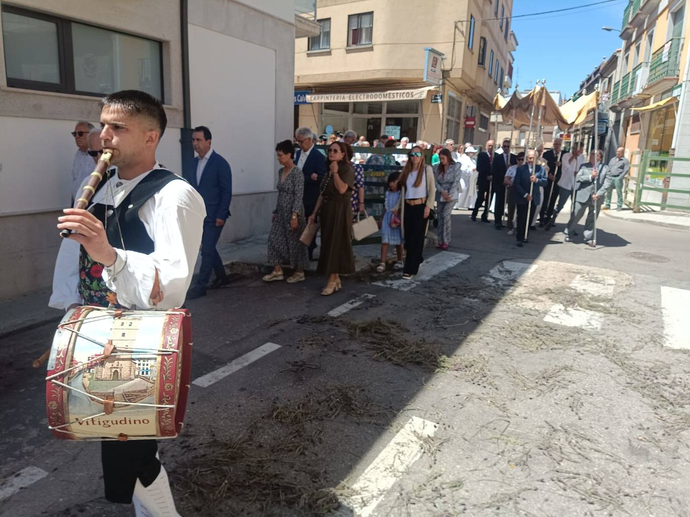 Vitigudino y el fervor del Corpus desfilan por las calles