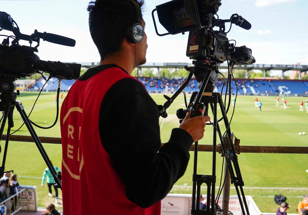 Una cámara de televisión con las que se ham emitido los partidos en el Reina Sofía esta temporada.