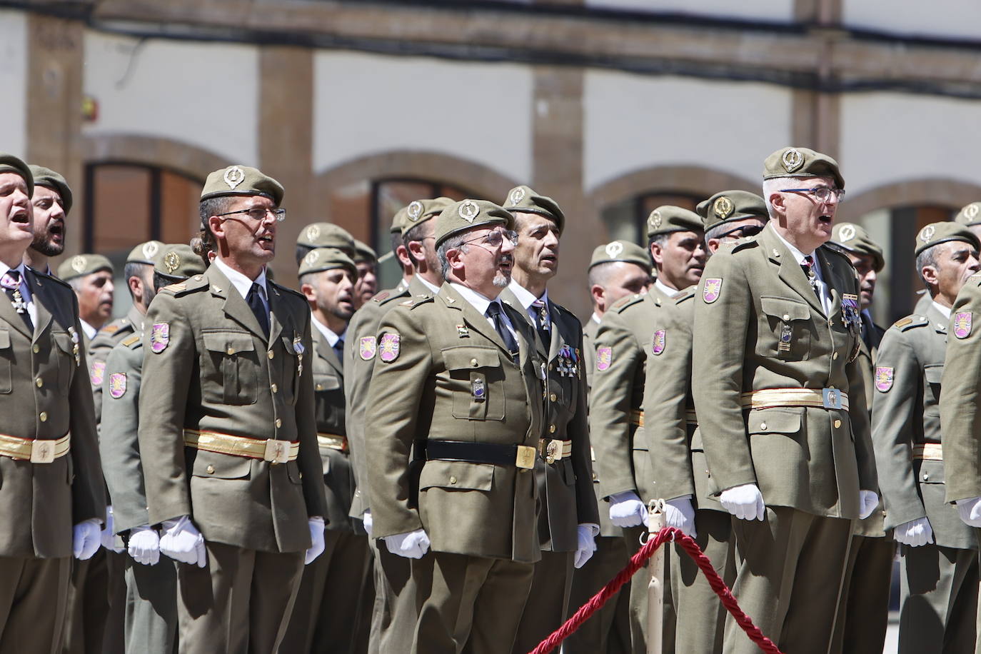 Un recuerdo en el día de San Fernando a los que «sirven más allá de estas fronteras»