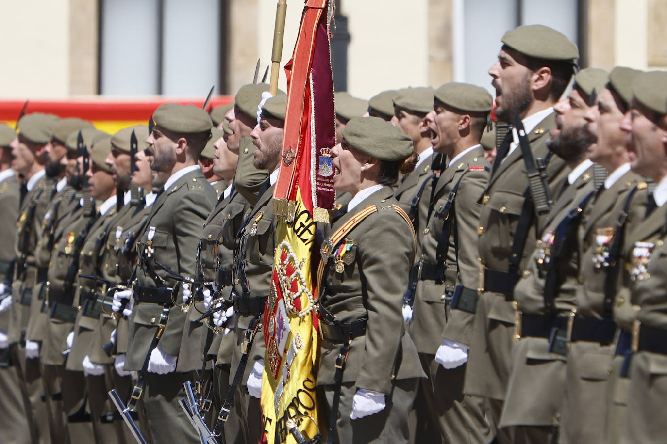 Un recuerdo en el día de San Fernando a los que «sirven más allá de estas fronteras»