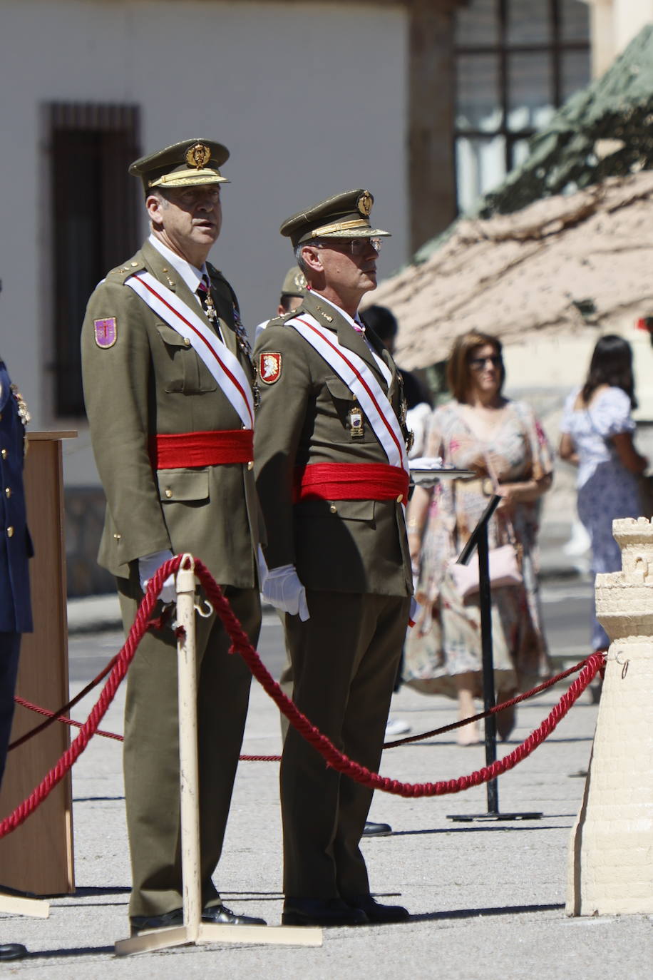 Un recuerdo en el día de San Fernando a los que «sirven más allá de estas fronteras»