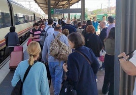 Una imagen de viajeros en la estación de Salamanca.