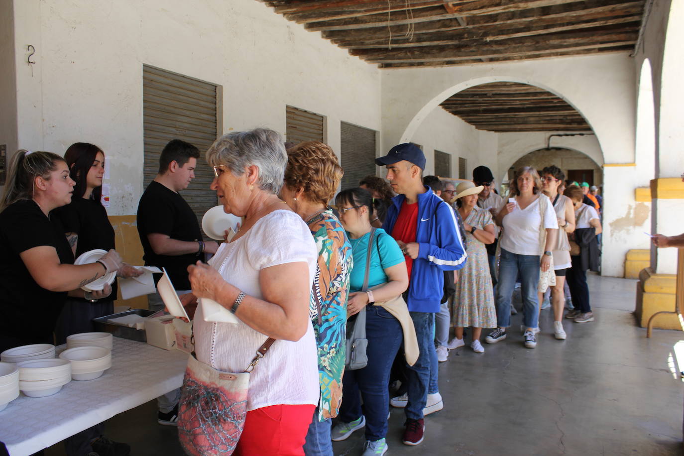 Casi medio millar de raciones de patatas meneás &quot;solidarias&quot; en Ciudad Rodrigo