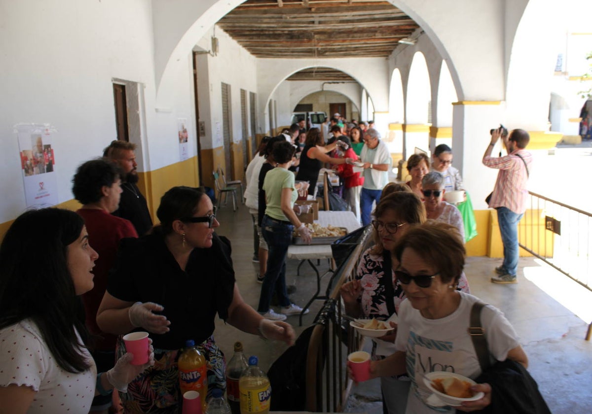 Casi medio millar de raciones de patatas meneás &quot;solidarias&quot; en Ciudad Rodrigo