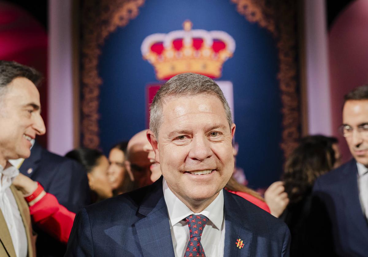 El presidente de Castilla-La Mancha, Emiliano García-Page, posa tras el acto institucional del Día de Castilla-La Mancha.