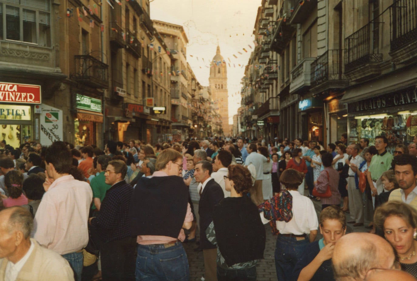 La Rúa, hace casi 40 años.