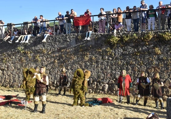 Imagen de la escenificación de la Reconquista en las murallas de Béjar