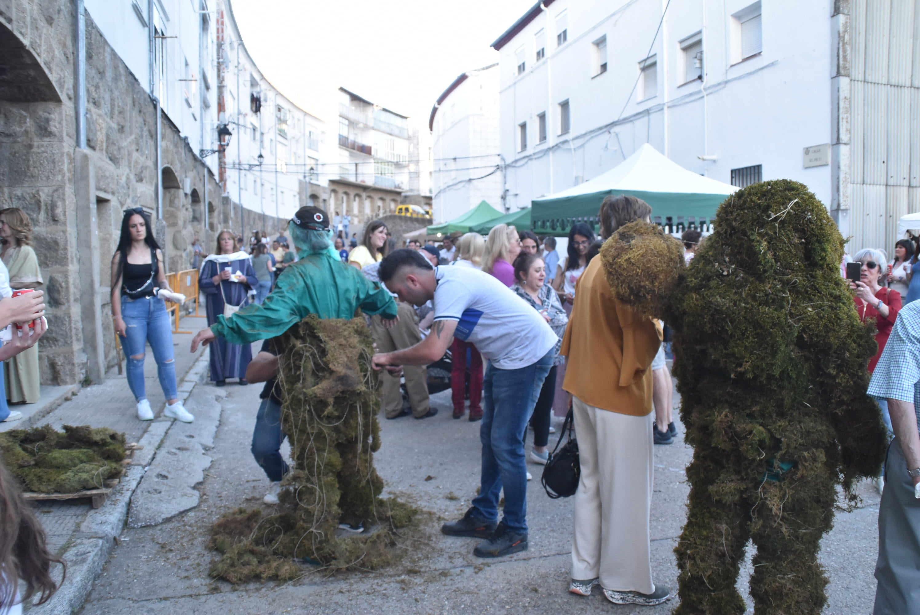 Intensa jornada en Béjar en las vísperas de su Corpus más internacional