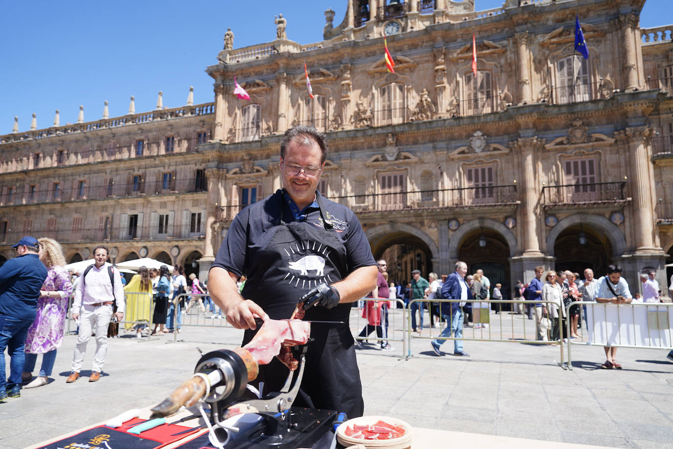 Miles de salmantinos disfrutan de una exitosa jornada de ibérico en el centro