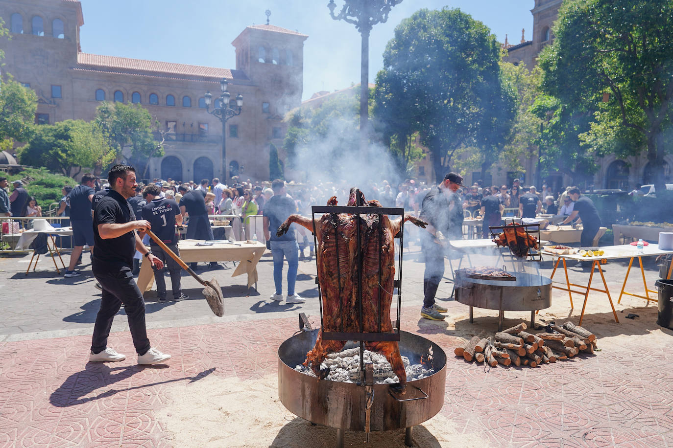 Miles de salmantinos disfrutan de una exitosa jornada de ibérico en el centro