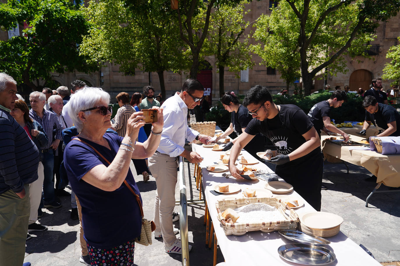 Miles de salmantinos disfrutan de una exitosa jornada de ibérico en el centro