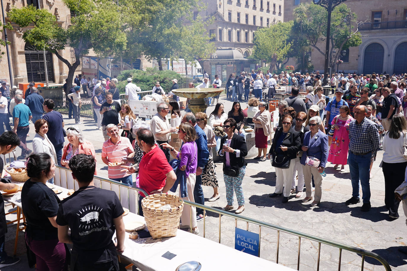 Miles de salmantinos disfrutan de una exitosa jornada de ibérico en el centro