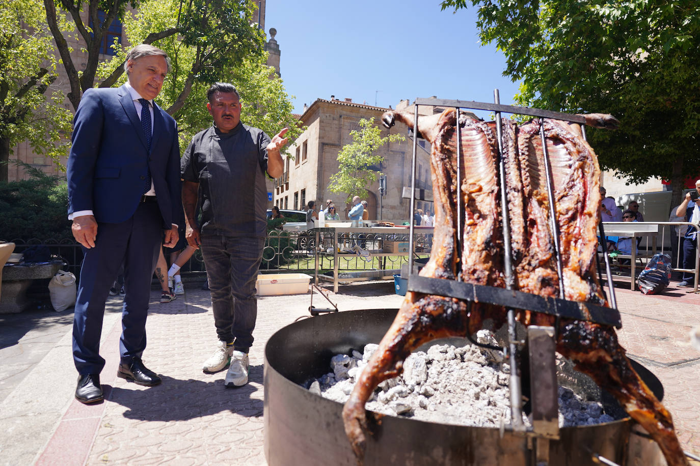 Miles de salmantinos disfrutan de una exitosa jornada de ibérico en el centro