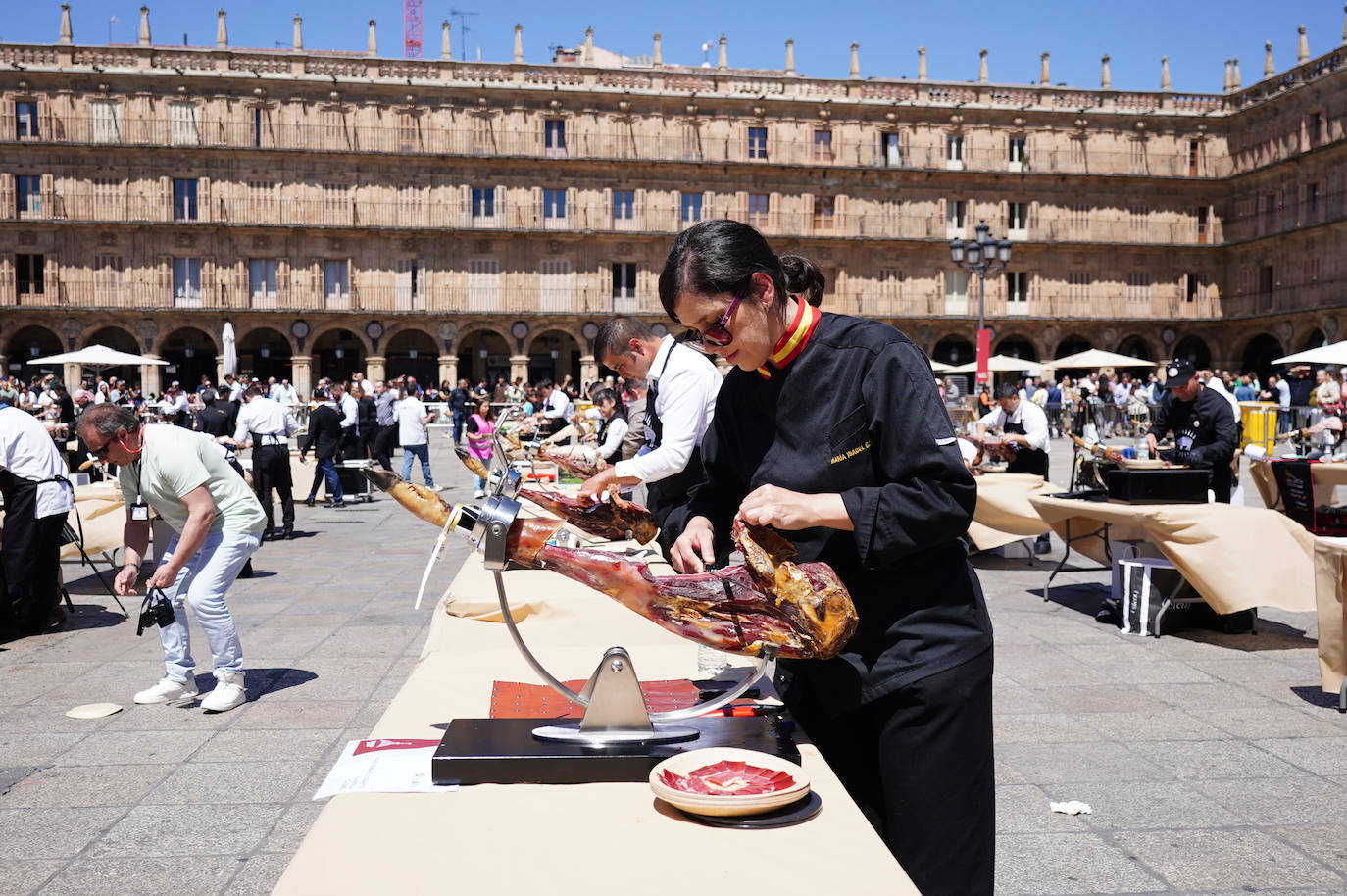 Miles de salmantinos disfrutan de una exitosa jornada de ibérico en el centro