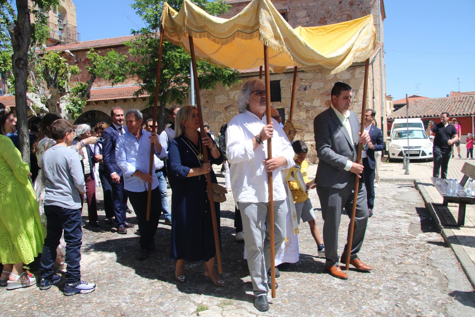 Altares y paleos para el día de fiesta en Aldeatejada