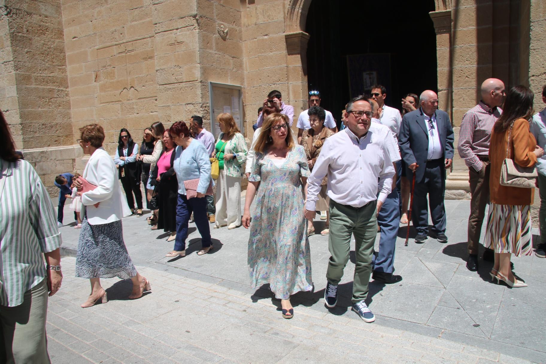 Bajo palio y con orfebrería del siglo XVI, en Villares