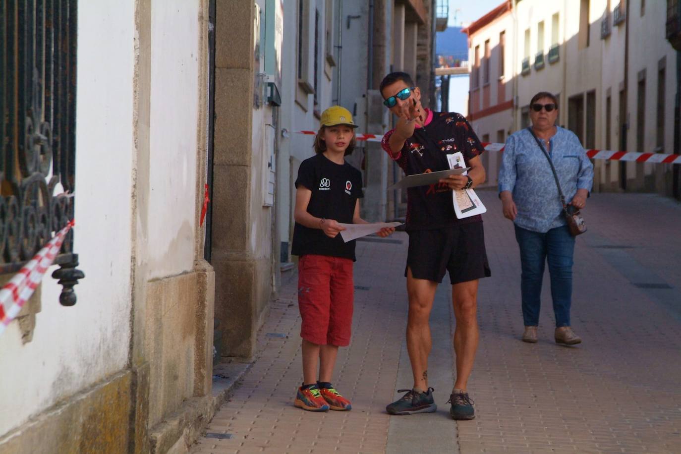 Divertida tarde en Lumbrales con la carrera de orientación