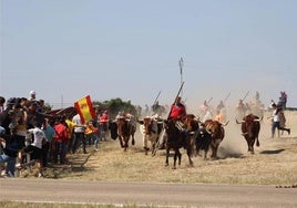 Caballistas y astados en la última cita taurina.