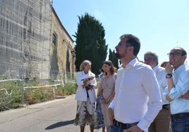 Luis Tudanca observa las obras de la muralla de Ciudad Rodrigo