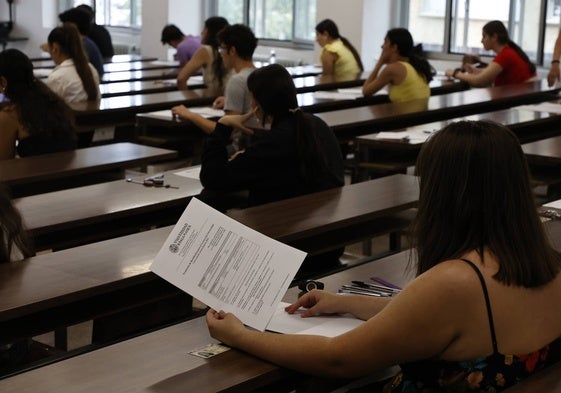 Entrega de un examen de la EBAU del pasado curso.