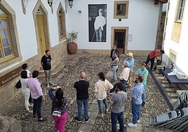 Un momento de la visita a la Casa del Conde