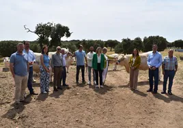 Dirigentes del Partido Popular en la finca ganadera de San Pedro del Valle.