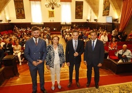 El director académico del programa, Francisco Javier Rubio; la concejala de Mayores del Ayuntamiento, María Isabel Macías; el rector de la Universidad, Juan Manuel Corchado y el delegado territorial de la Junta de Castilla y León, Eloy Ruiz.