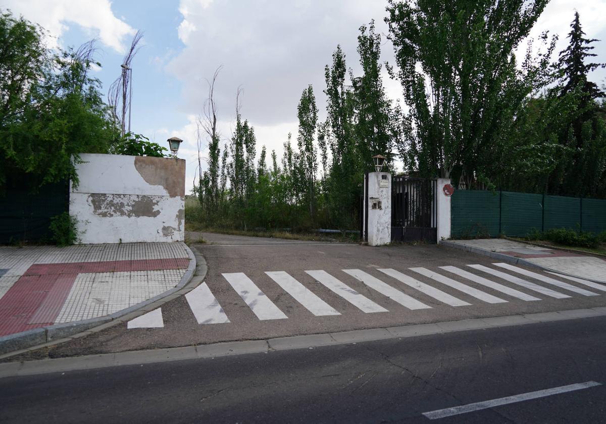 Vista de la puerta que acogerá el segundo de los acceso al estadio Reina Sofía por la avenida Carlos I.