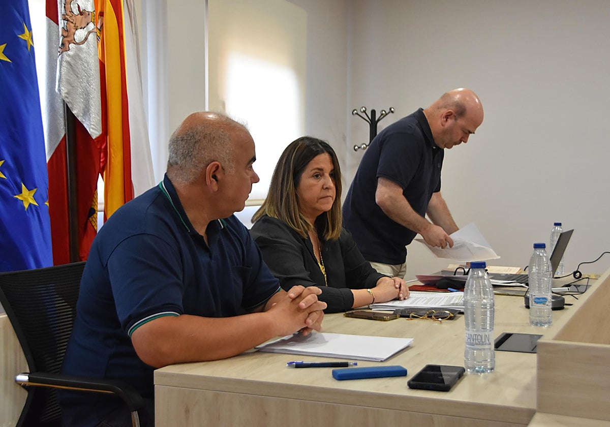 Momentos previos del inicio del pleno en Carrascal de Barregas.