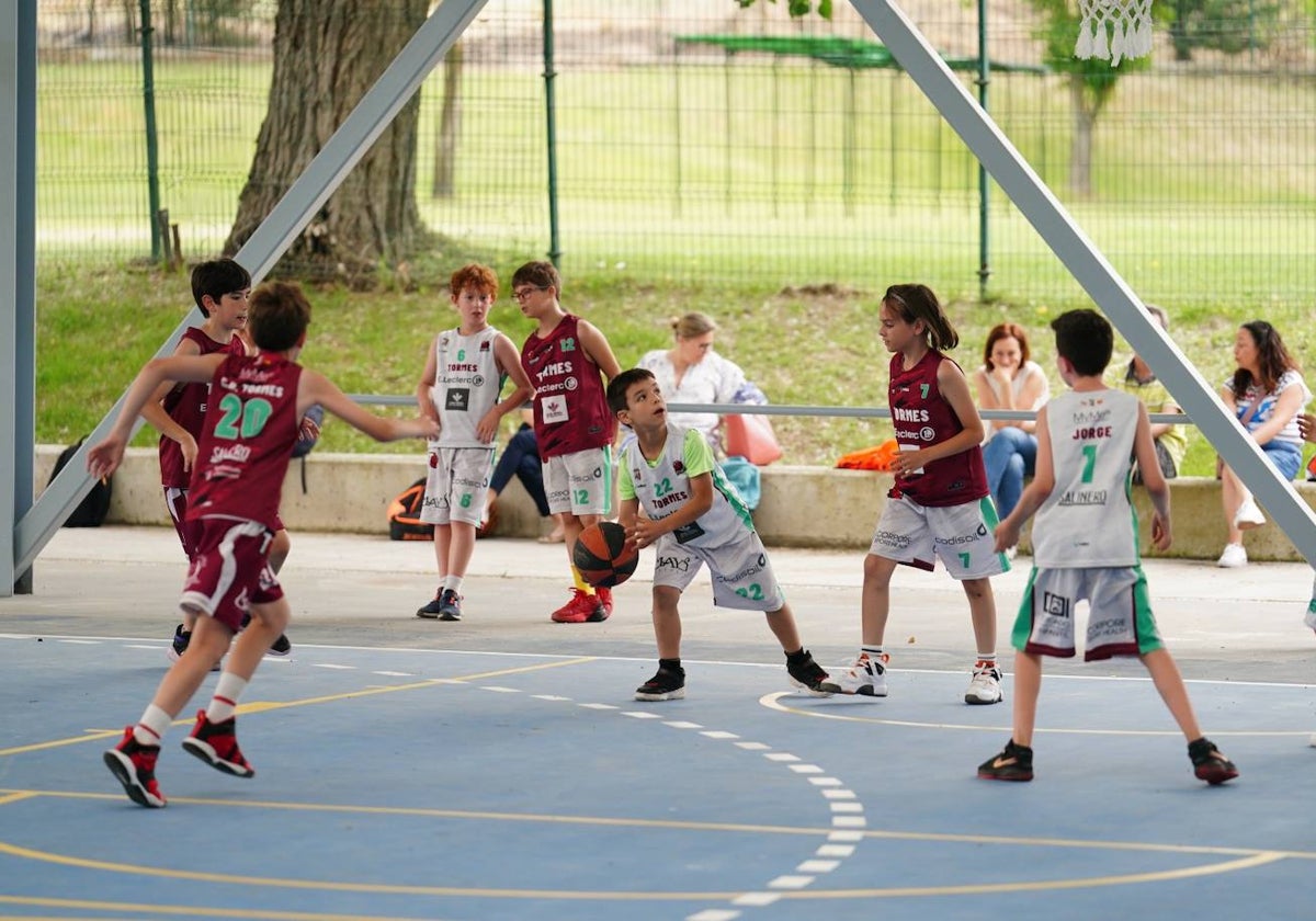 Un entretenido 3x3 despide la temporada del CB Tormes