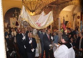 Procesión de la Octava del Corpus en el interior de la iglesia de El Salvador