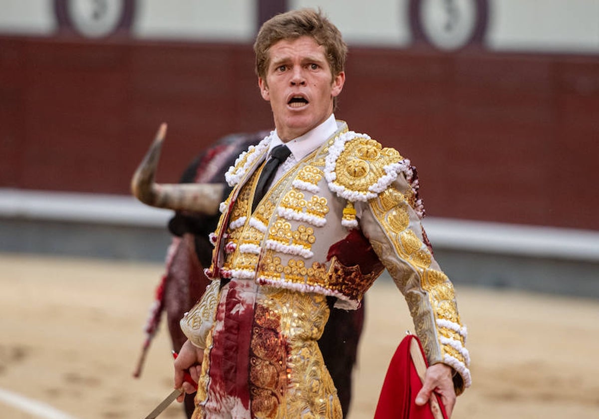 Borja Jiménez, ante el toro de El Torero con el que triunfó en Madrid.