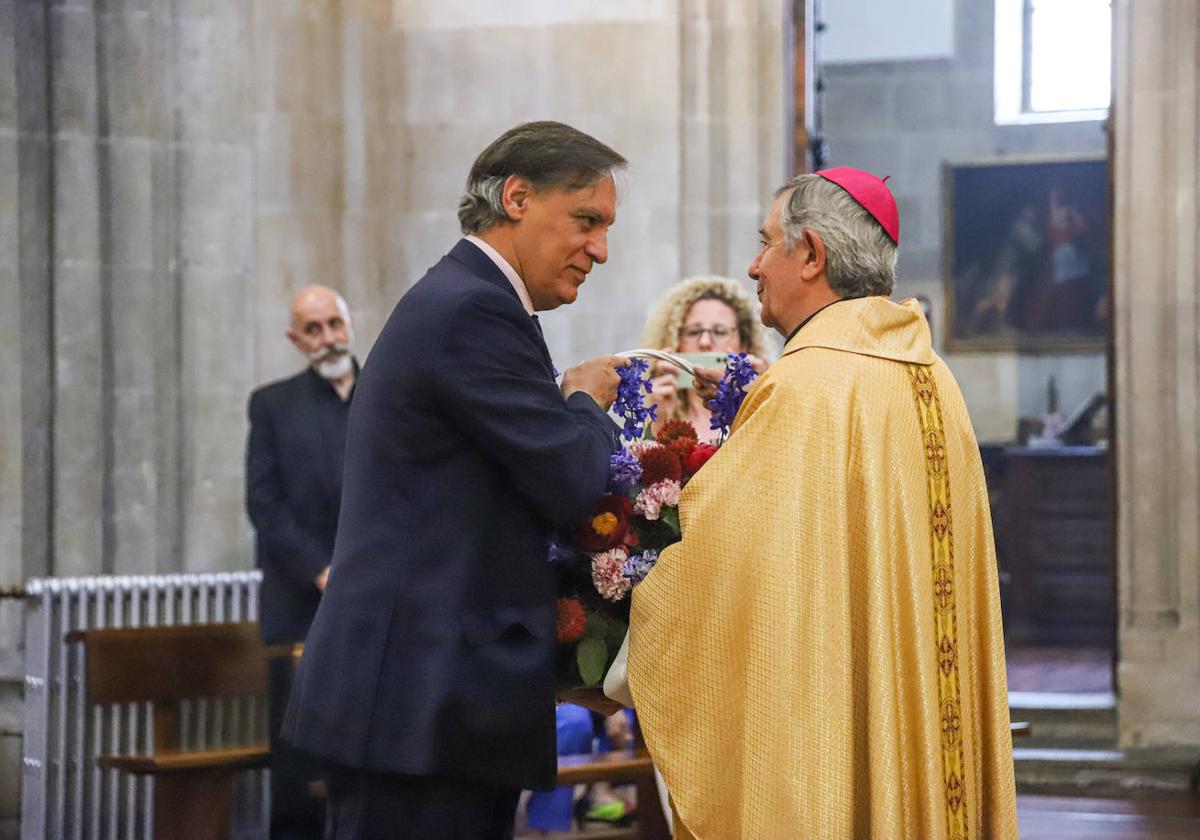 Imagen de la ofrenda floral celebrada el año pasado en honor a San Juan de Sahagún.