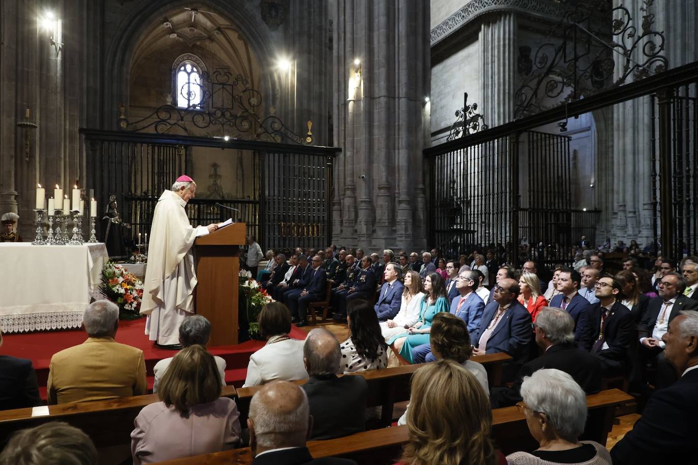 El obispo pide regenerar la vida pública para acabar con una sociedad rota y dividida por el día de San Juan de Sahagún