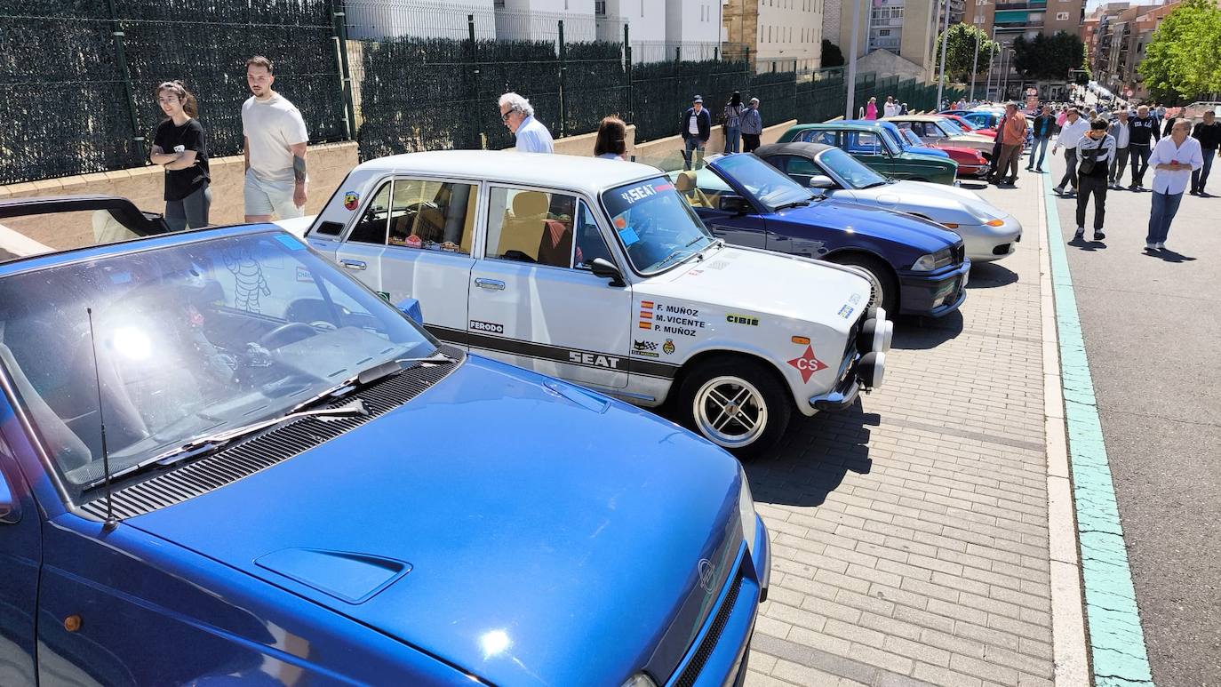 El rugido de los motores más clásicos resuena en Salamanca por una buena causa