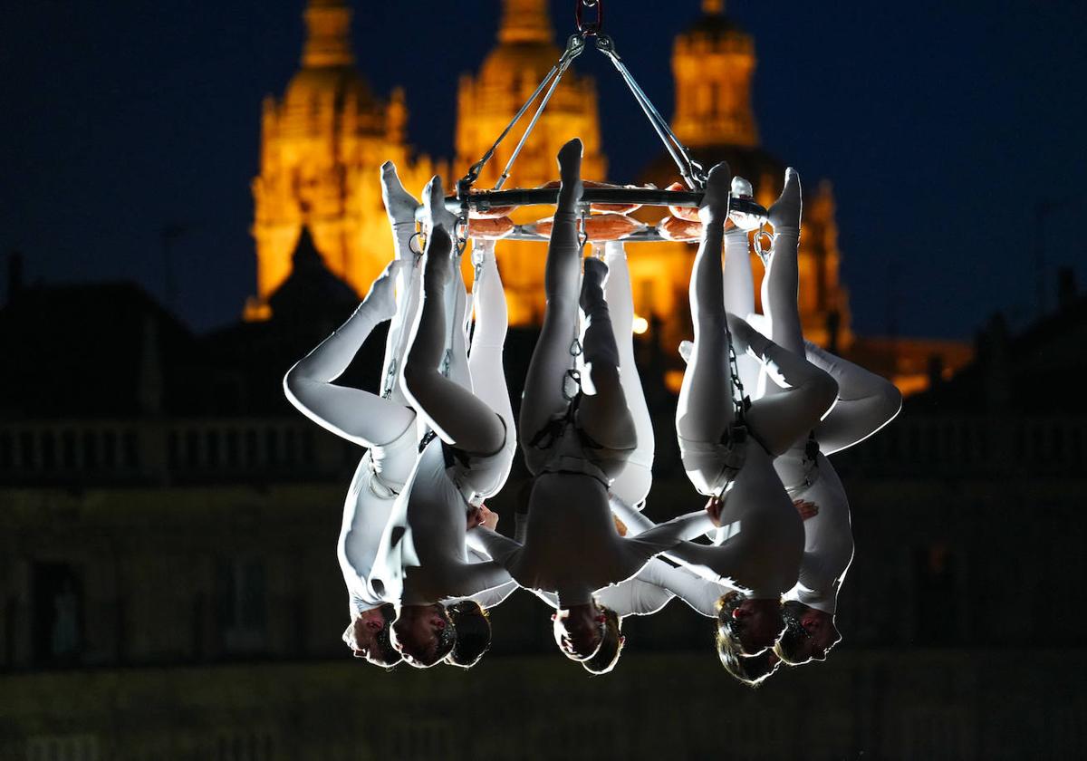 El espectáculo de danza acrobática de 'Sylphes', en la Plaza Mayor.