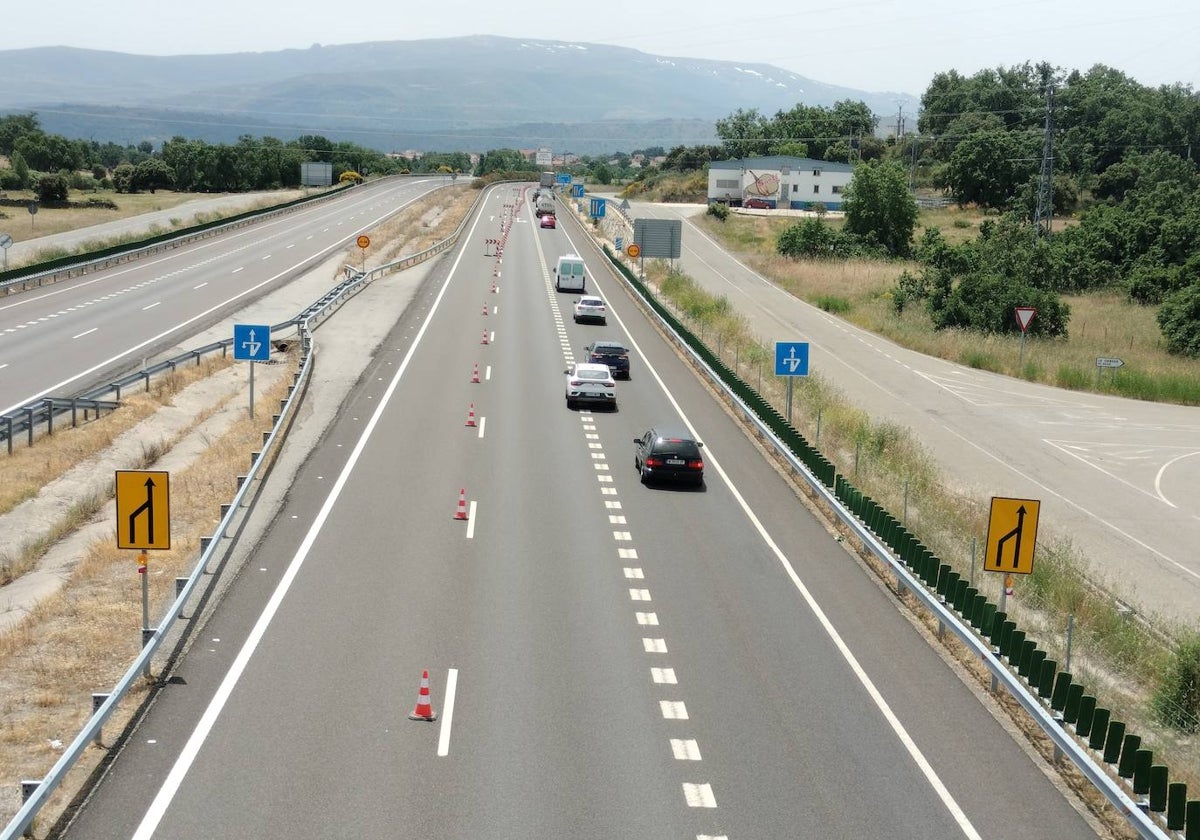 Obras en la A-66 a la altura de la Nava de Béjar.