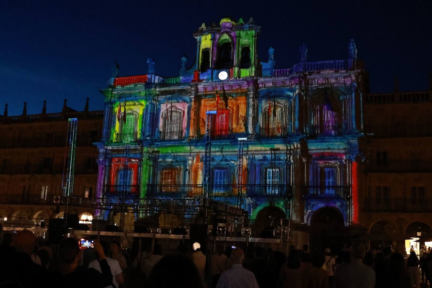 Las &#039;Luciérnagas&#039; iluminan la Plaza Mayor en un espectacular videomapping