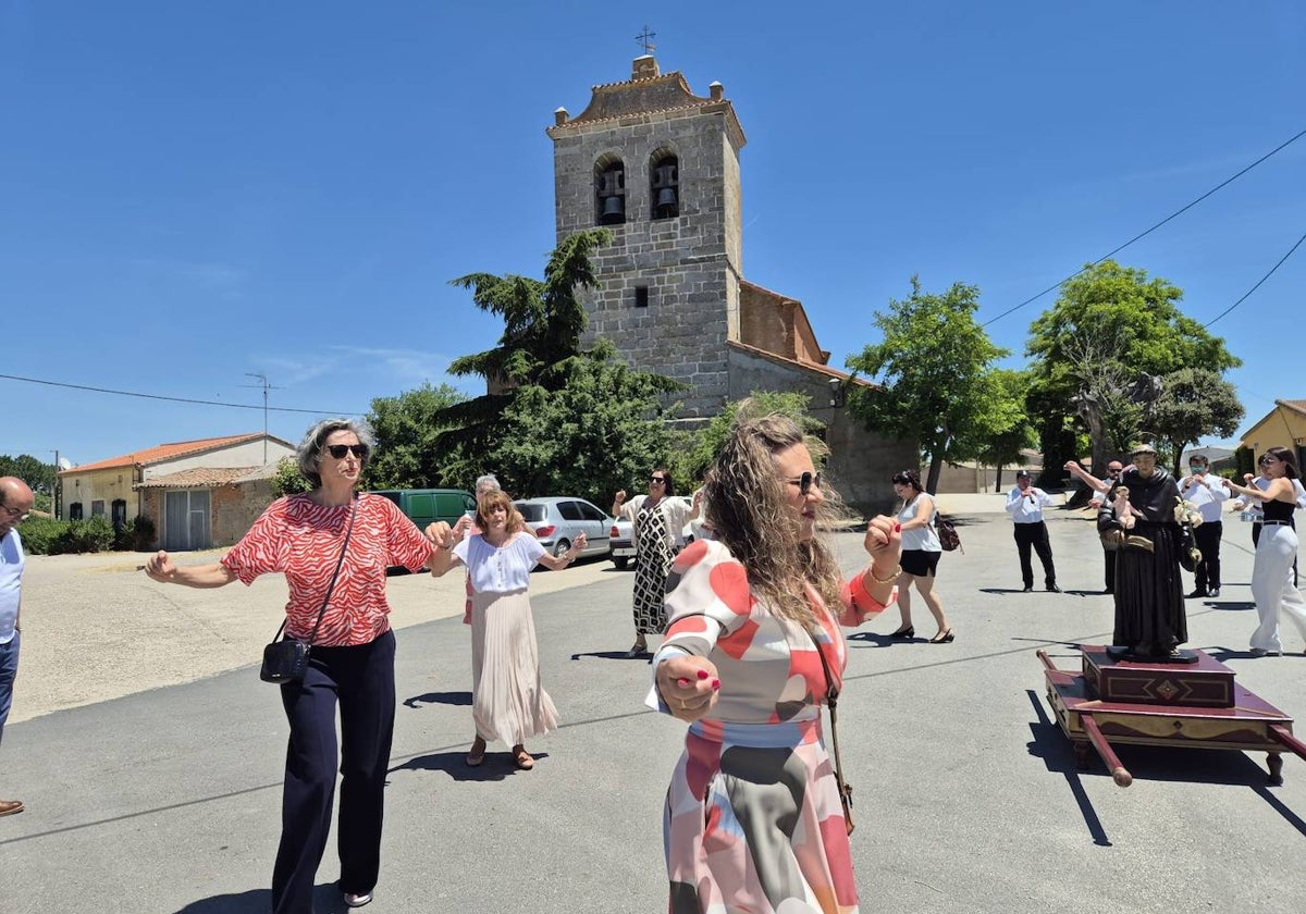 En Nava de Sotrobal al final sacaron al Santo